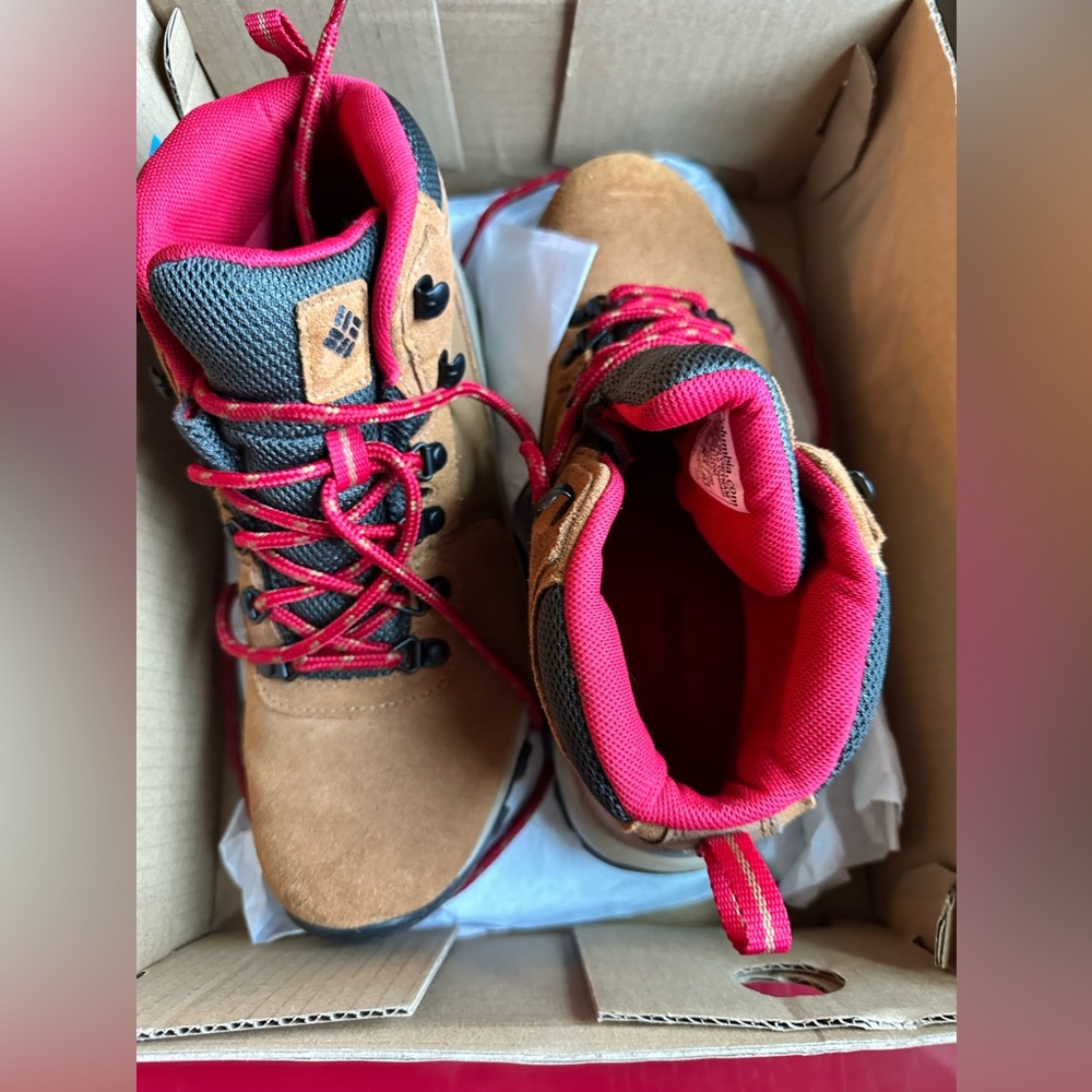 Colombia hiking boots worn only a few times